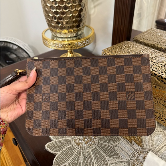 Louis Vuitton Damier Neverfull Pouch/Clutch- BRAND NEW - Picture 11 of 12